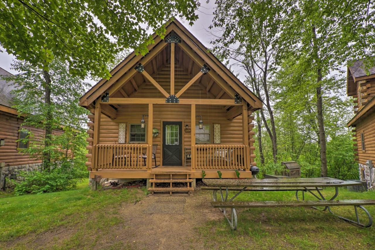Cozy Retreat With Porch And Double Jj Resort Access! Rothbury エクステリア 写真