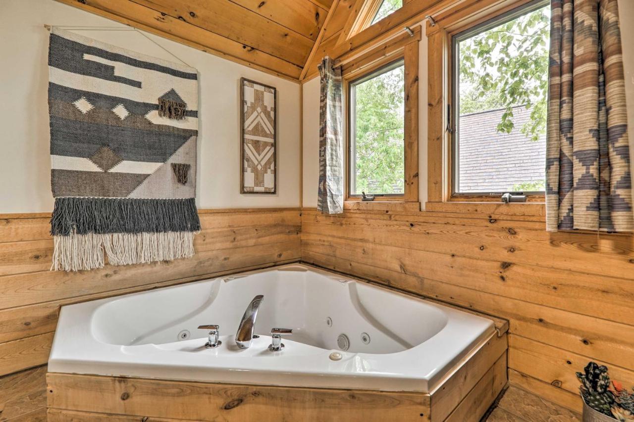 Cozy Retreat With Porch And Double Jj Resort Access! Rothbury エクステリア 写真