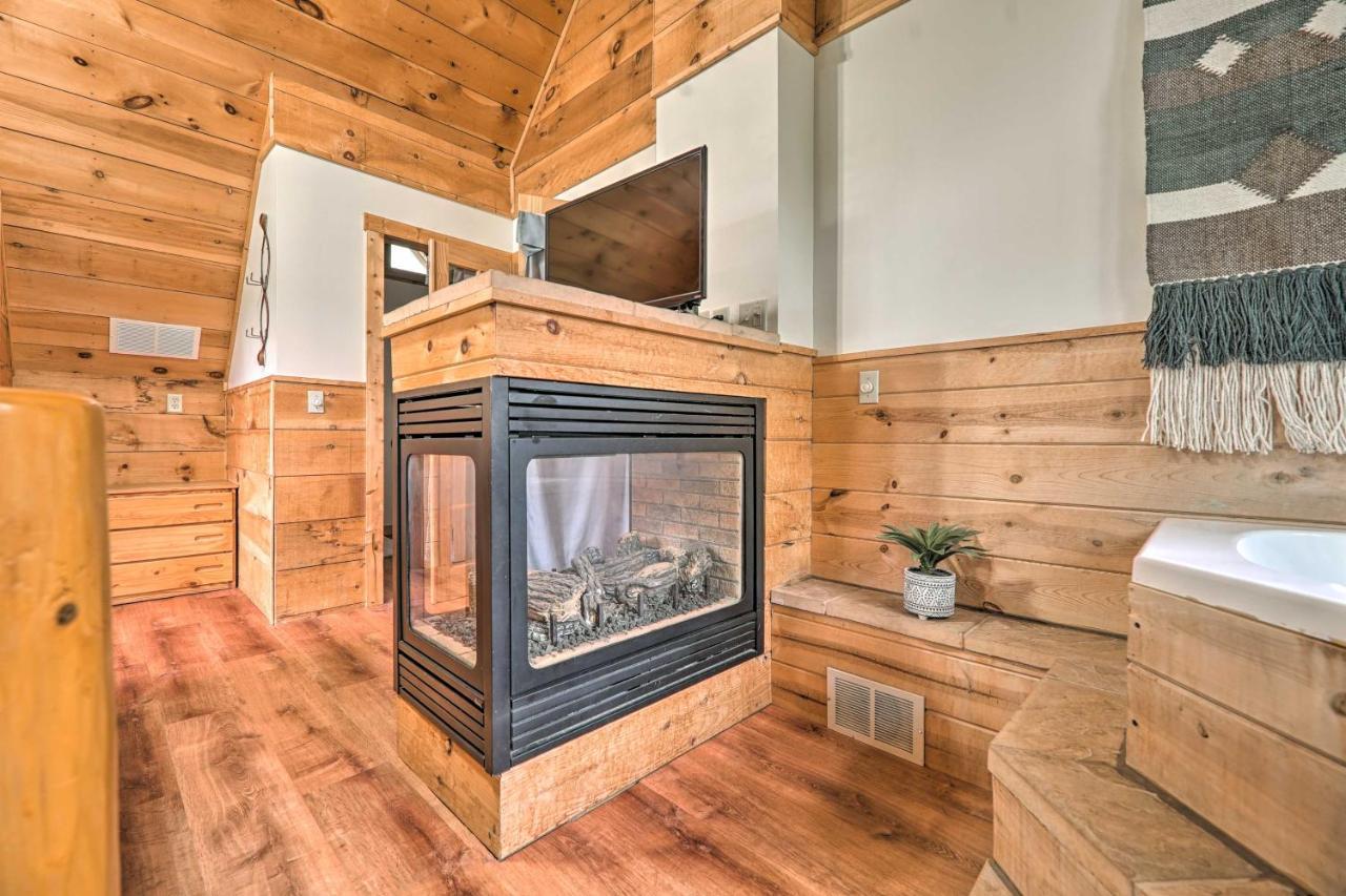 Cozy Retreat With Porch And Double Jj Resort Access! Rothbury エクステリア 写真