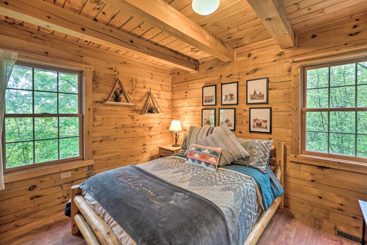 Cozy Retreat With Porch And Double Jj Resort Access! Rothbury エクステリア 写真