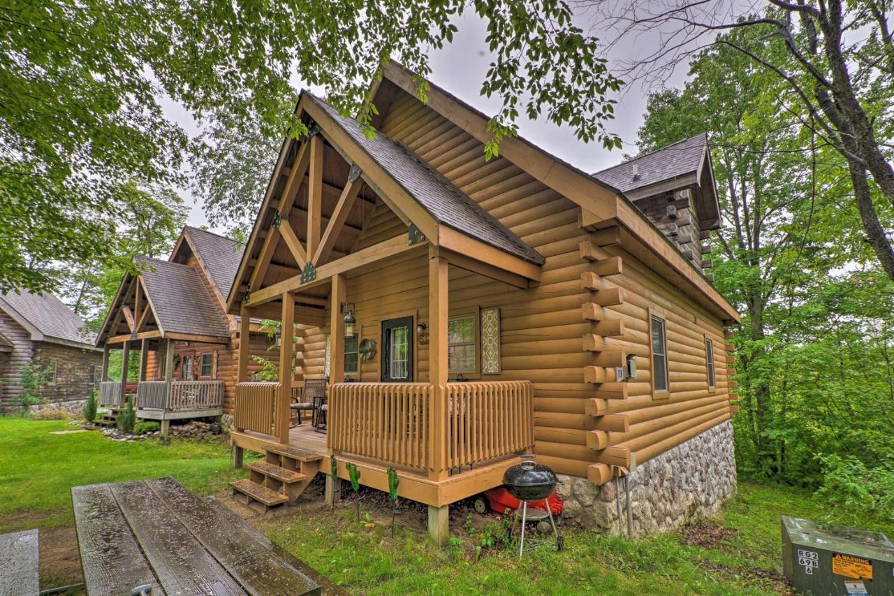 Cozy Retreat With Porch And Double Jj Resort Access! Rothbury エクステリア 写真