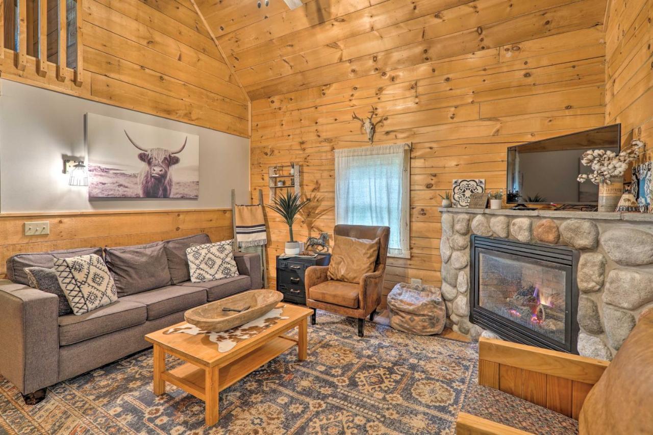 Cozy Retreat With Porch And Double Jj Resort Access! Rothbury エクステリア 写真