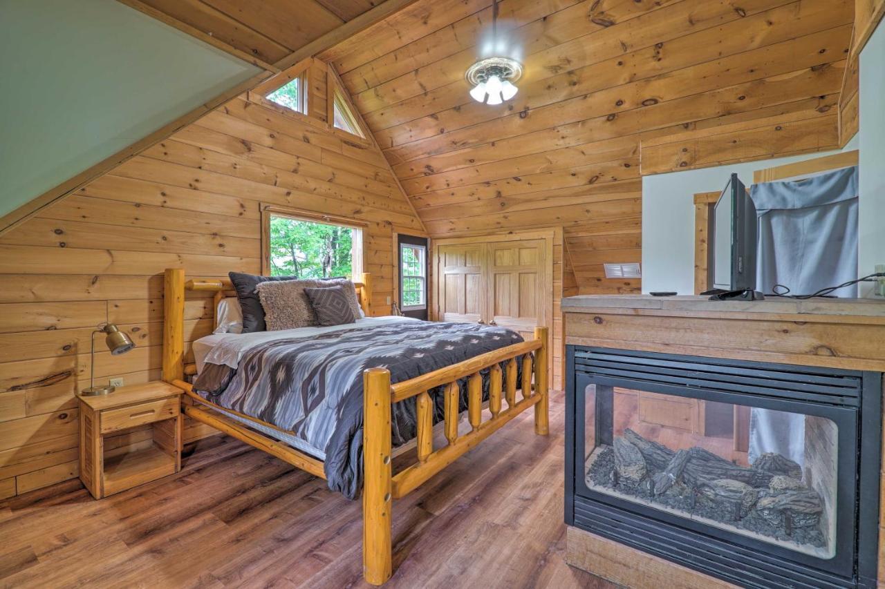 Cozy Retreat With Porch And Double Jj Resort Access! Rothbury エクステリア 写真