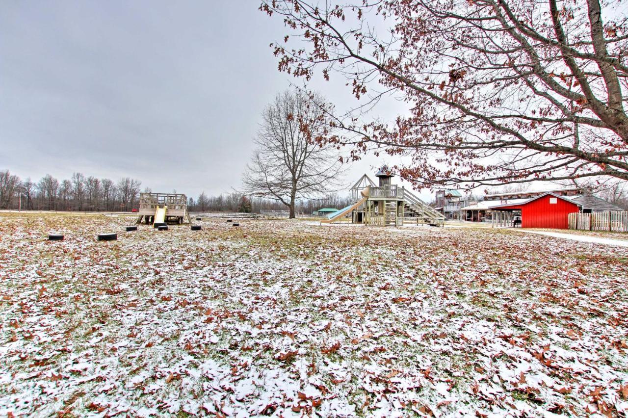 Cozy Retreat With Porch And Double Jj Resort Access! Rothbury エクステリア 写真